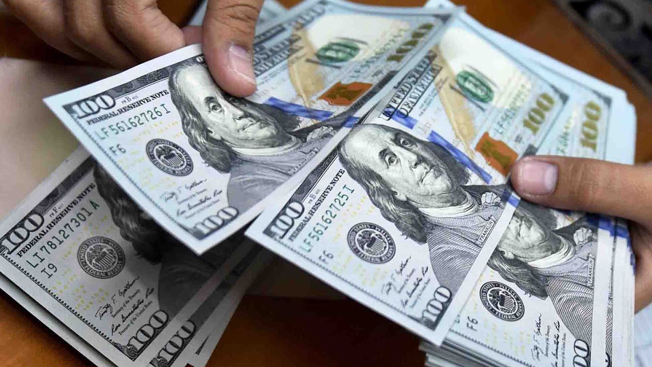 قیمت دلار در یکشنبه"16 بهمن"در صرافی‌ها برابر با ۴۳ هزار و ۱۳۸ تومان شد