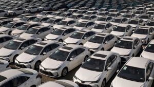 تغییرات تازه در بازار خودرو: بررسی افزایش‌های ناگهانی قیمت و بازدهی بازار