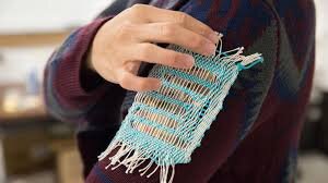 این لباس برق تولید می‌کند | فناوری تازه‌ای که لباس را به شارژر تبدیل می‌کند