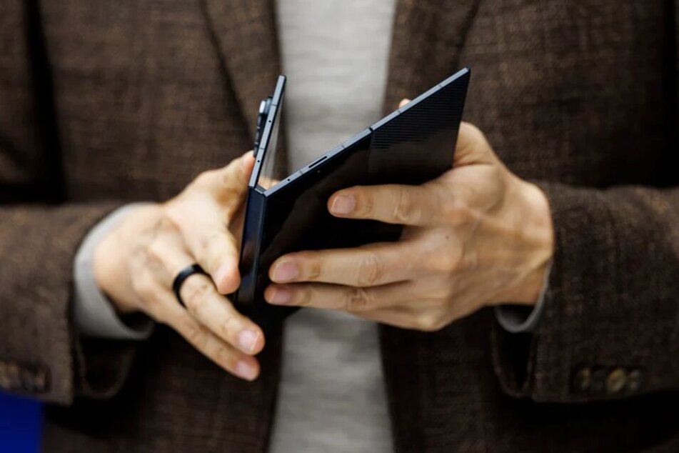 رقابت تنگاتنگ گوشیهای سهتاشو در بازار؛ Z TriFold بهتر است یا Mate XTs؟