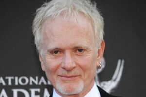 آنتونی گری بازیگر برنده ۸ جایزه امی از دنیا رفت