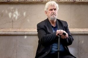 عنایت‌بخشی مجدد در بیمارستان بستری شد