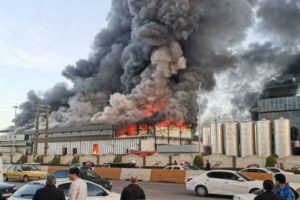 پایان مأموریت آتش‌نشانان تهران در آتش‌سوزی کارخانه لبنیات آمل