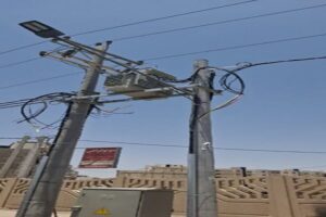 نصب پست هوایی توزیع برق جهت رفع افت ولتاژ و تعدیل بار ترانسفورماتورهای موجود در محله طوبی، میدان شهدای محراب یزد